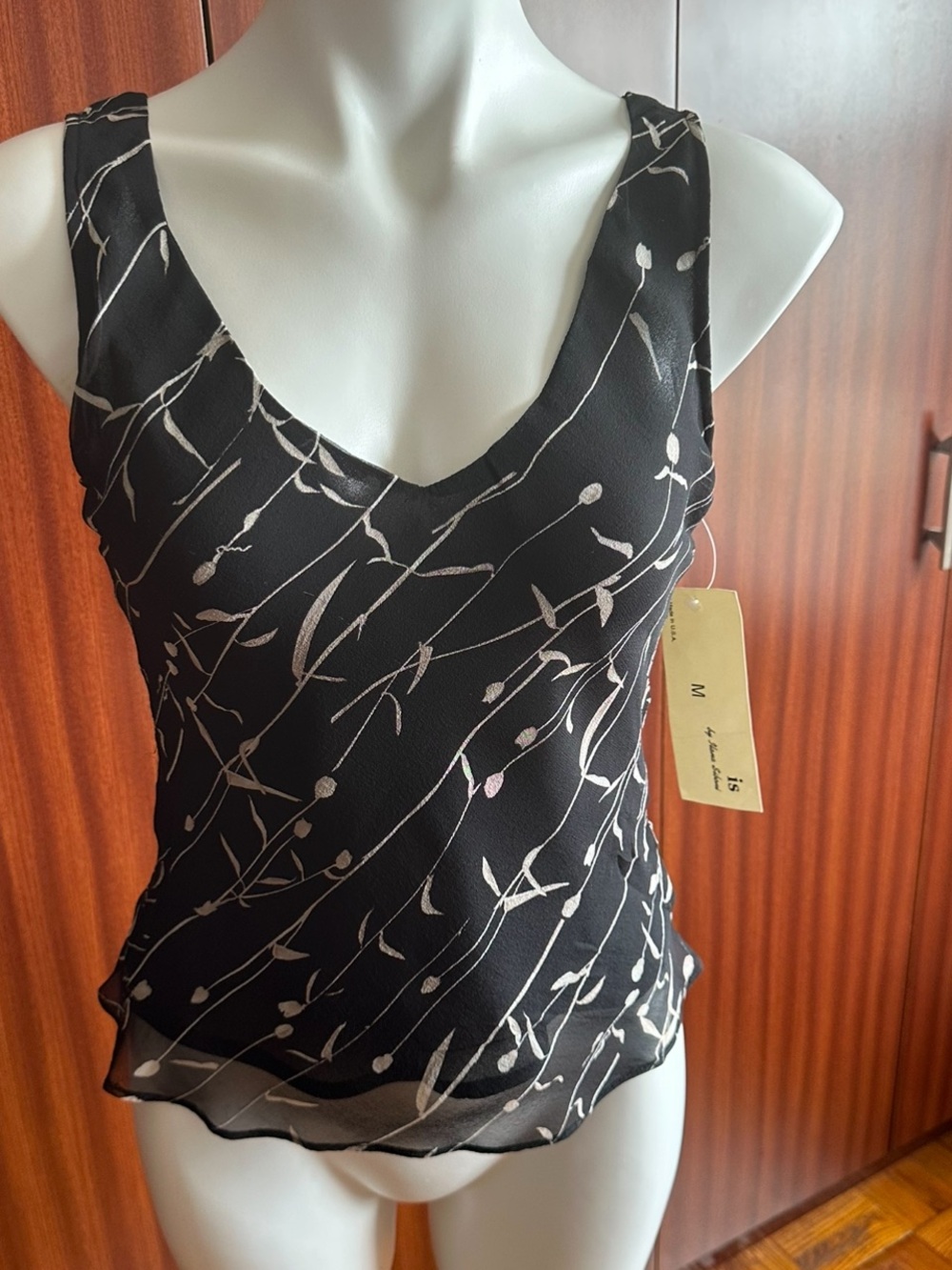 NWT IS by Ilana Siboni Black & gray floral tank top s M 100%Silk.Made in USA